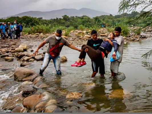 Más fronteras cerradas y medidas excepcionales para frenar Covid-19