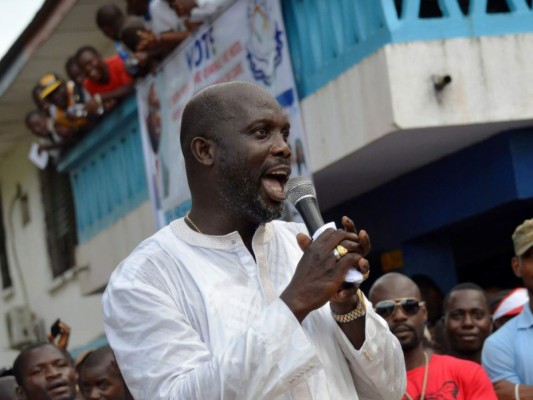 El fútbol se enorgullece del presidente George Weah, uno de los suyos