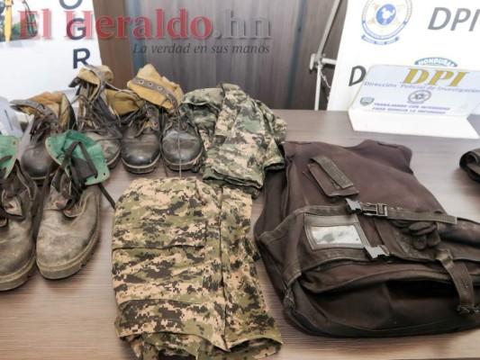 FOTO: Pandilla 18 tenía guarida en escuela de la Planeta; hallaron armas y uniformes militares