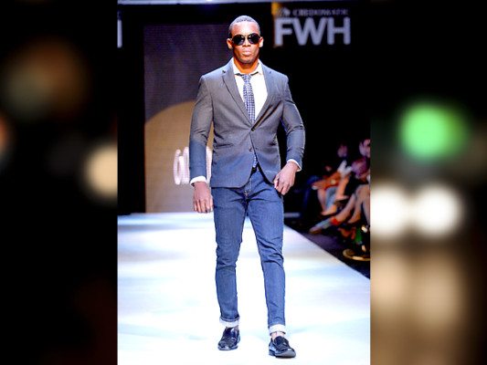 Ropa varonil que evoca la moda de los 30 y 70 en el Fashion Week Honduras 2012