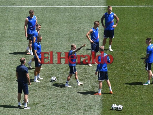 Nigeria gana 2-0 a Islandia y le da esperanzas a la Argentina de Messi de seguir en el Mundial
