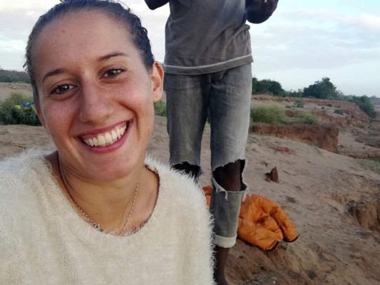 Liberan en Somalia a italiana tras secuestro de 18 meses