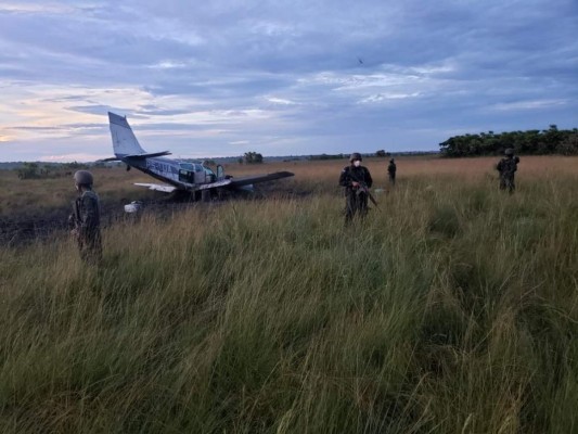 FOTOS: Así fue la incautación de la droga y la narcoavioneta en Brus Laguna