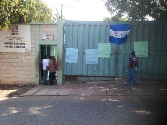 Empleados se toman centros del Ihnfa