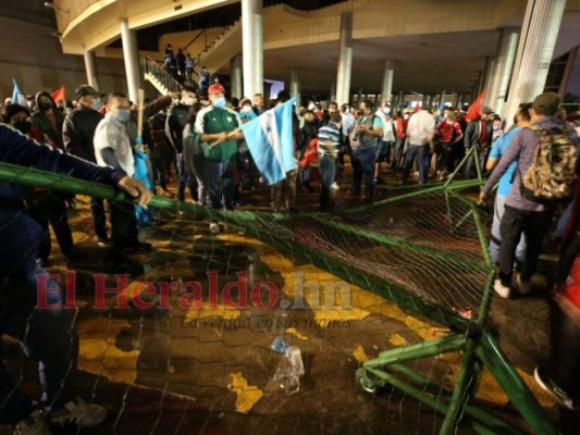Policía levanta portones que resguardaban el Congreso Nacional ante solicitud de Xiomara Castro