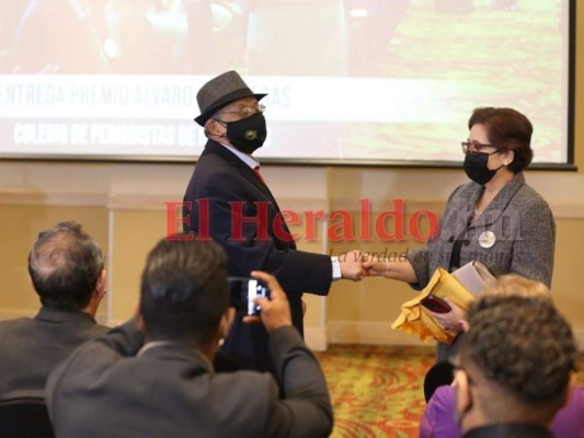 'Yo sí creo que me lo merezco': periodista Mario Ramírez recibe el 'Álvaro Contreras'