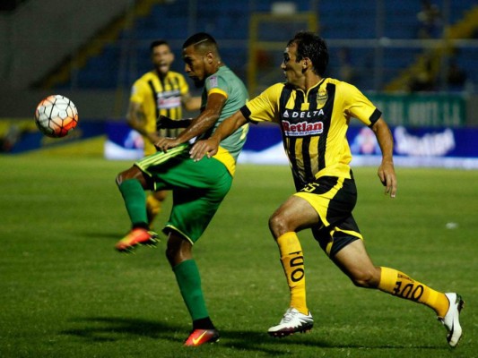 Social Sol le roba un punto al Real España y respira dos segudos más en primera división