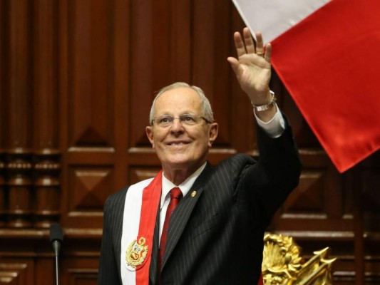 Kuczynski, un exbanquero que lucha por mantener su último trabajo