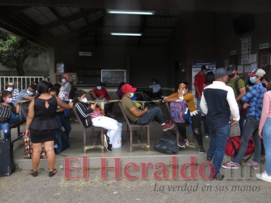 Advierten que hospitales y triajes no soportarán presión en 14 días