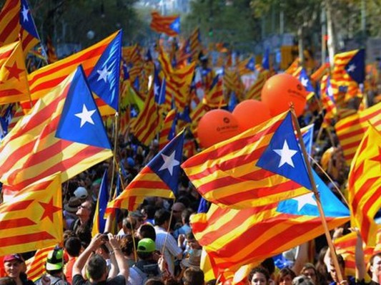 El parlamento de Cataluña declara su independencia de España
