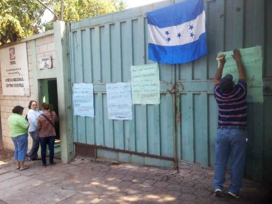 Empleados se toman centros del Ihnfa