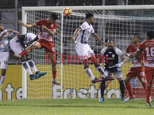 Platense remonta a la Real Sociedad y deja el último lugar