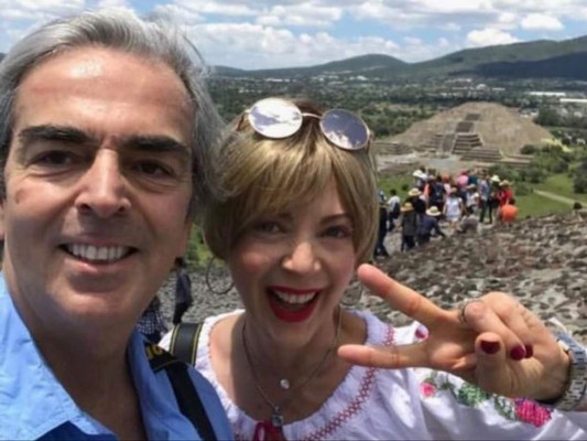 Lorenzo Lazo, viudo de Edith González, presenta a su nueva novia