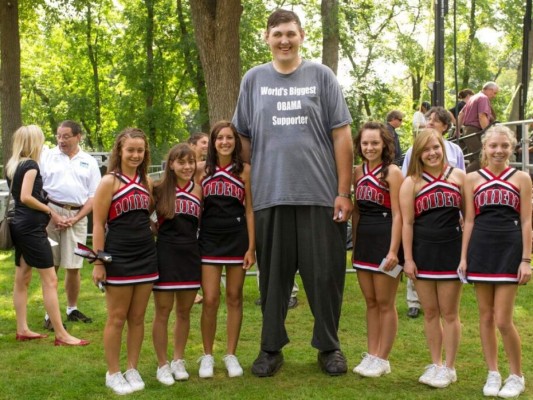 Fallece a los 38 años, Igor Vovkovinskiy, el hombre más alto de Estados Unidos