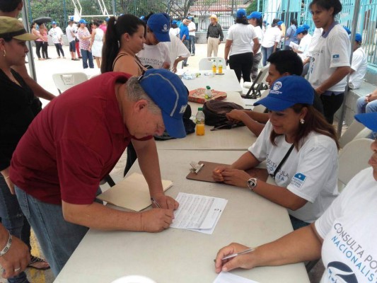 Nacionalistas continúan consulta sobre reelección en Honduras