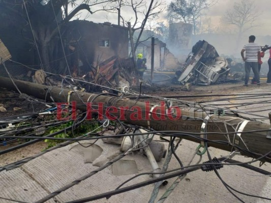 FOTOS: Accidente de rastra deja sin electricidad gran parte de zona sur de Honduras