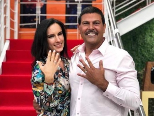 Novia le pide matrimonio al actor Francisco Gattorno en vivo