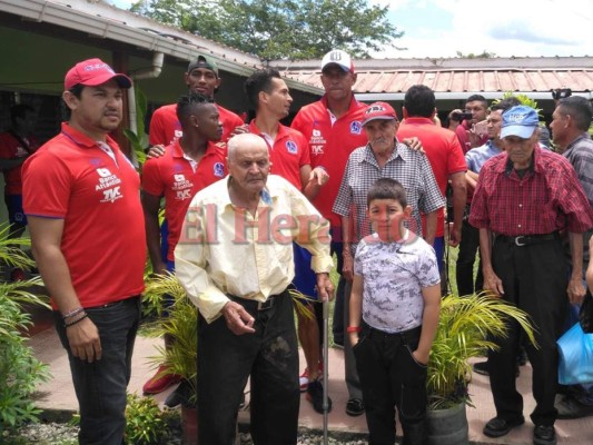 Olimpia visita asilo de ancianos previo al duelo ante Altamira