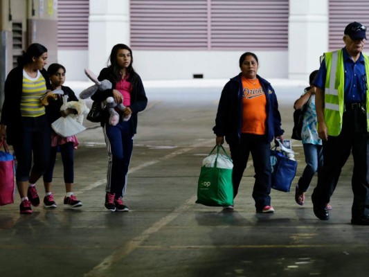 Más de 800 inmigrantes recibieron ciudadanía por error en Estados Unidos