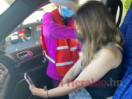 Agencias de viaje llevan a turistas a los centros de vacunación en Estados Unidos