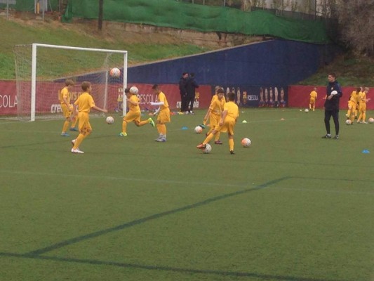 Niño hondureño lucha por jugar en las escuelas del FC Barcelona