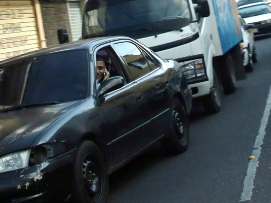 &nbsp;En Tegucigalpa unas 30 personas por día son multados por usar el celular mientras conducen