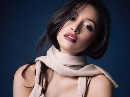 Christian Serratos podría interpretar a Selena en serie de Netflix
