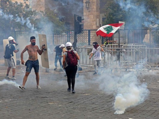 En Imágenes: Ira por corrupción y negligencia en explosión desata protestas en Beirut