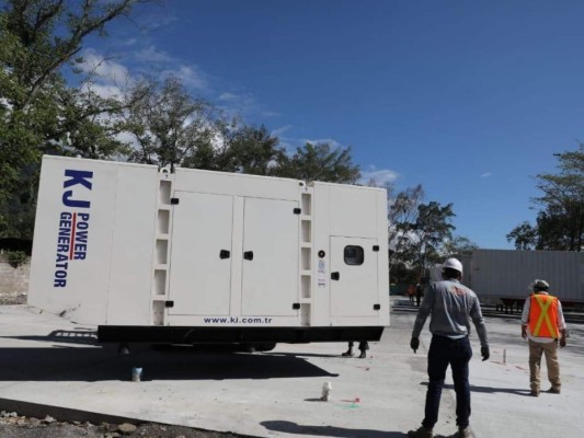 FOTOS: Así se ejecuta el ensamblaje del hospital móvil en San Pedro Sula