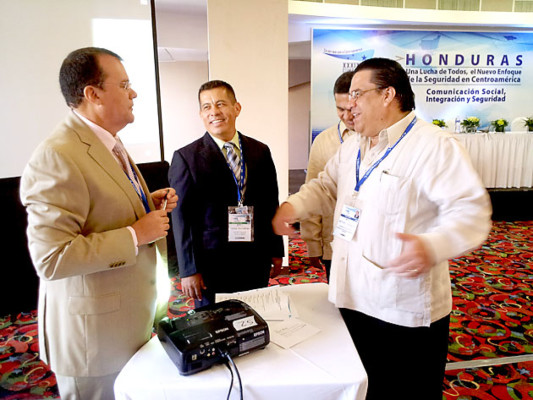 Instalan foros y debates en primer día de Cumbre del SICA en Honduras