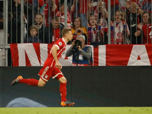 ¡Brillante! James Rodríguez envió pase y Kimmich lo convirtió en gol (Video)