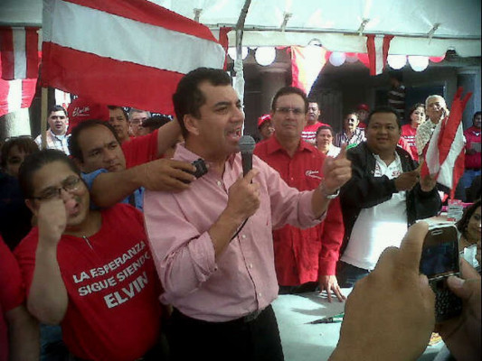 Promueven precandidatura de Elvin Santos