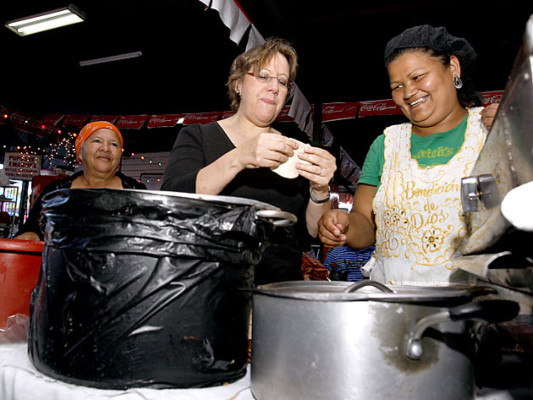 Embajadora de Estados Unidos se va de compras al mayoreo
