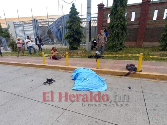 Muere adolescente tras choque de motocicleta contra un taxi en el bulevar Suyapa