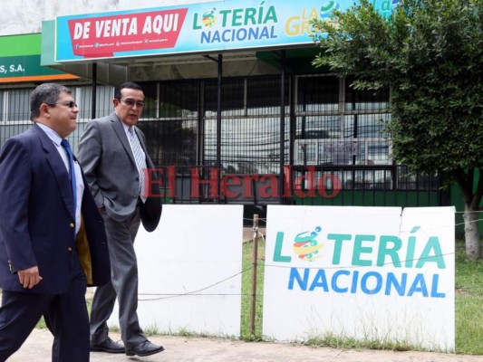 El presidente del Consejo Directivo del Pani, Octavio Sánchez, y el ministro de Gobernación, Héctor Ayala, llegaron ayer a verificar que se estén cumpliendo las determinaciones tomadas para frenar los actos irregulares.