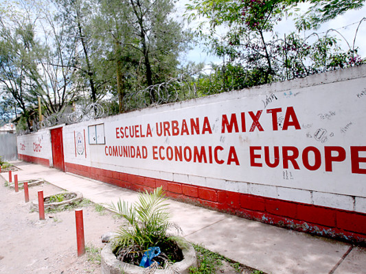 Maestros cumplen paro en perjuicio de miles de niños y jóvenes del sistema educativo público