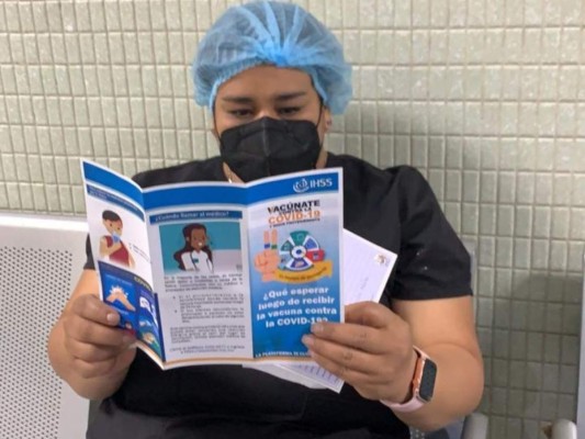 Con mucha esperanza y alegría médicos reciben vacuna contra covid-19 en Honduras (Fotos)