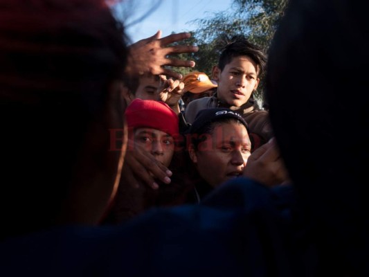 Colarse a Estados Unidos o quedarse en México: la disyuntiva de la caravana migrante