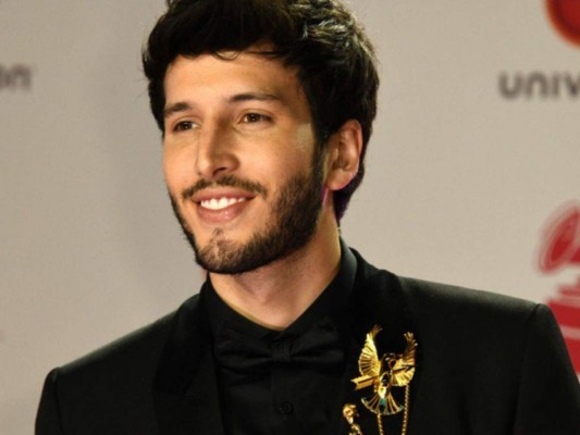 Sebastián Yatra cambia su look y sorprende a sus fanáticos en redes sociales