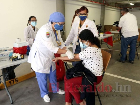 UNAH reanuda estudio de cruce de vacunas anticovid