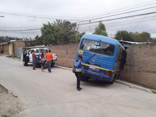 Bus se estrella contra muro de una casa en la colonia Villa Nueva de la capital&nbsp;&nbsp;