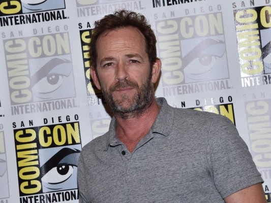 Tras anuncio de nuevo '90210', Luke Perry sufre derrame cerebral