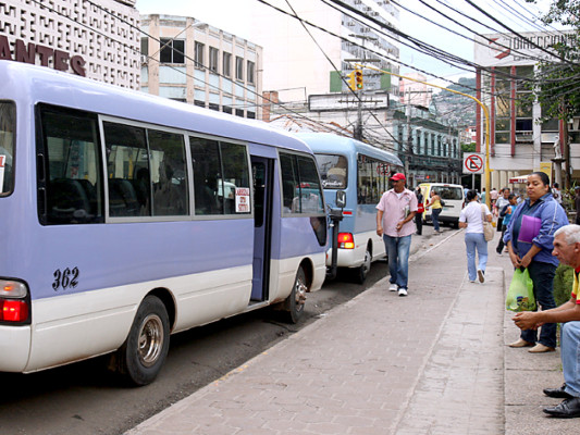 Piden poner orden en Dirección de Transporte