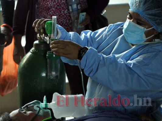 'Estamos sin pegar el ojo y a la espera de un cupo en el hospital', lamentan capitalinos