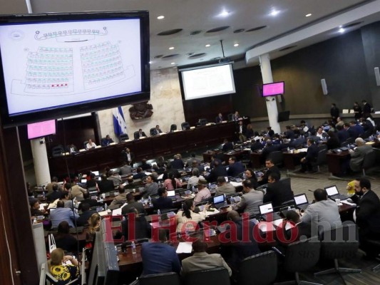 Inician pláticas entre Libre y Partido Liberal para presidencia del Congreso