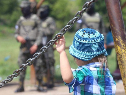 Madres lloran al saber que no podrán ver a sus hijos en la Penitenciaría Nacional en este Día de la Madre