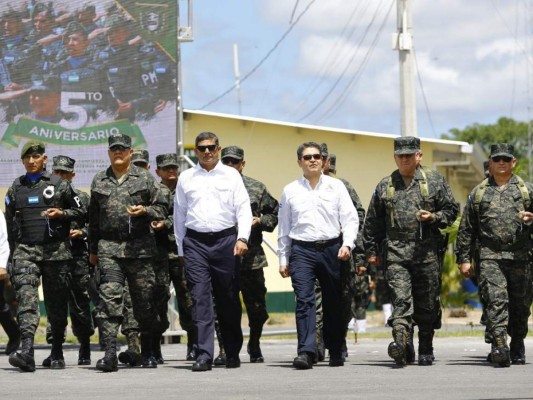 Presidente Hernández participa en celebración del quinto aniversario de la Policía Militar