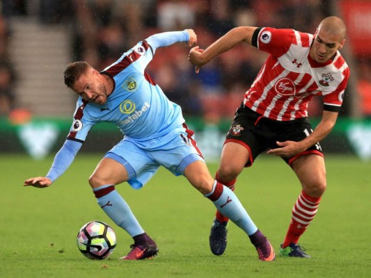 Southampton derrota a Burnley, el City sigue en la cima pese al empate