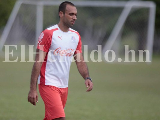 El defensor olimpista Fabio de Souza viajará a Brasil para que evalúen su lesión