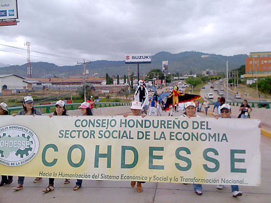Cooperativas festejan con marcha más de 136 años de operaciones en Honduras